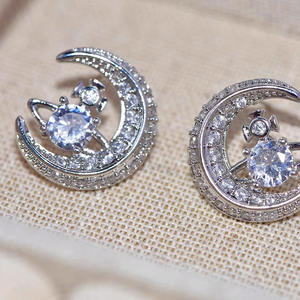 Pendientes de Oro Blanco E3326 con Forma de Luna, Cristales de Circonita, Engaste de Garras, para Mujer, Uso Diario Romántico - Product Image 5