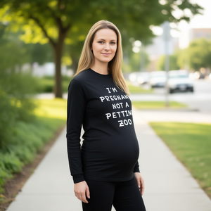 Camiseta de manga larga con estampado para mamá embarazada, con la frase: Soy embarazada, no un zoológico de mascotas - Product Image 3