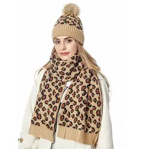 Bán Buôn Phụ Nữ Mùa Đông Dày Leopard Acrylic Dệt Kim Pompom Beanie Hat Và Scarf Set