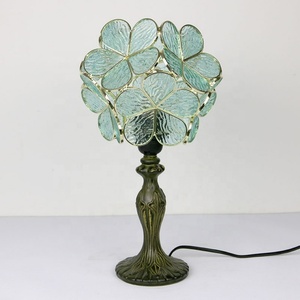 Lámpara de Mesa Estilo Tiffany LongHuiJing con Pantalla de Vidrio de Colores, Alimentación CA, Pétalos Rosados Antiguos, Base de Metal, Decoración para el Hogar - Product Image 6