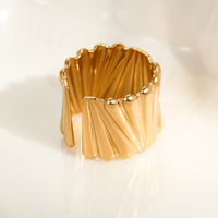 KITI Chic 18 Karat Gold Edelstahl Breitband Ring Strukturierte verstellbare Aussage Schmuck für Frauen