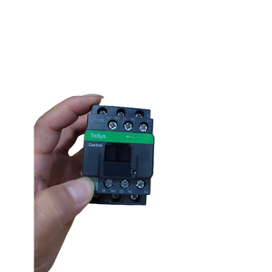 Contacteur triphasé Schneider LC1D09M7C neuf, 50Hz, montage sur rail DIN, bobine 220V AC, 9A, compatible avec les contrôleurs programmables PLC - Product Image 1