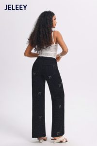 Nuovi Jeans Neri Comodi a Gamba Larga e Dritta con Fiocco Decorativo in Strass per Massimo Comfort e Stile Versatile - Product Image 6