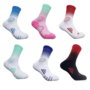 Calcetines atléticos de baloncesto de alta calidad, trekking acolchado con logotipo personalizado en el puño y la <span class=keywords><strong>temporada</strong></span> de primavera inferior - Product Image 4