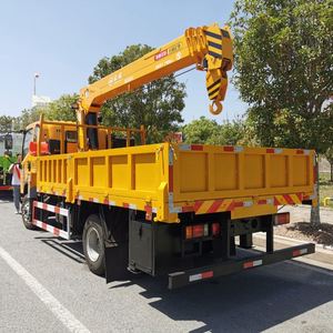 Camión Sinotruk de 5 Toneladas con Grúa Montada para Instalación de Vallas Publicitarias y Rescate en Campo, Personalizable Bajo Demanda - Product Image 4