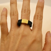 Bague en cuir véritable simple pour hommes en gros d'usine Fermoir en acier au silicone noir Anneaux en silicone