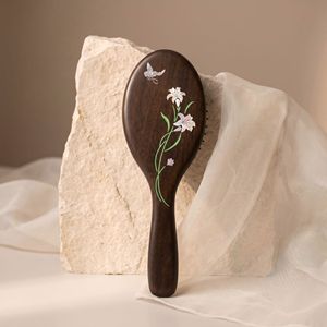 Peigne à air en bois de santal moderne et écologique pour femmes, coussin de massage des méridiens de la tête, portable et compact, pour usage domestique - Product Image 4