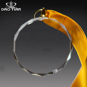 Medalla de Cristal Más Vendida 2026 - Premio de Cristal K9 de Alta Claridad con Cinta Dorada, la Mejor Opción para Organizadores de Torneos y Escuelas - Product Image 1