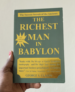 Colecciones novedosas de superventas "El hombre más rico de Babilonia" de George S. Papel de arte de tapa dura de Encuadernación perfecta Clason - Product Image 2