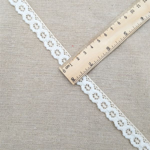 Encaje francés estampado de algodón blanco de alta calidad para prendas y bolsos Accesorios - Product Image 4