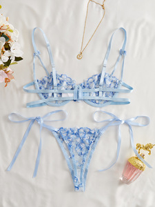 Conjunto de lencería floral bordado al por mayor para mujer: sujetador con aros de encaje azul y tanga con lazo lateral, ropa interior sexy de malla transparente. - Product Image 2