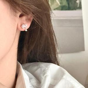 Pendientes de Plata de Ley S925 con Cristal Ovalado Transparente y Circonita Azul, Diseño de Lágrima Dulce y Fresco - Product Image 4