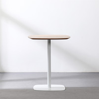 Vente en gros de café ovale moderne en usine, table ronde en bois noir de négociation pour cuisine restaurant avec chaises pour deux