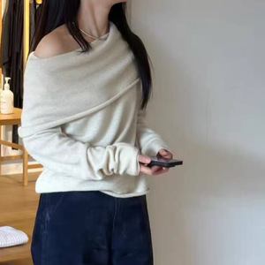 Maglione in Lana Merino con Spalle Scoperte di Design Coreano, Nuova Collezione 2026, Top Versatile da Donna per Autunno Inverno Primavera, Casual Tinta Unita - Product Image 5
