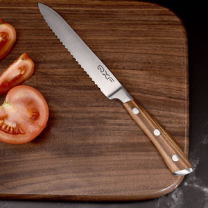 Couteau de cuisine dentelé multi-usages en acier inoxydable, couteau à <span class=keywords><strong>tomate</strong></span> de 5 pouces pour couper les tomates et le pain - Product Image 2