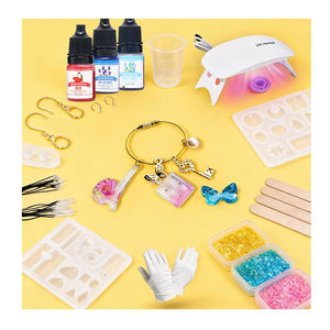 Kit de fabrication de bijoux en résine prêt à offrir avec résine transparente dure, lumière UV, moules en silicone, accessoires et fournitures - Product Image 6