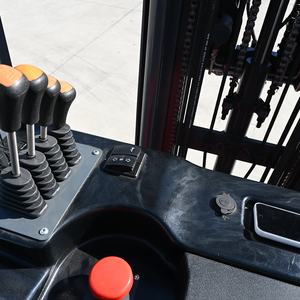 รถยกไฟฟ้าแบบ Reach Truck ขนาด 2 ตัน 2.5 ตัน เสาสามท่อนสูง 8-12 เมตร ใช้แบตเตอรี่ตะกั่วกรด พร้อมอุปกรณ์ย้ายด้านข้างแบบไฟฟ้า รุ่น CQD15 - Product Image 4