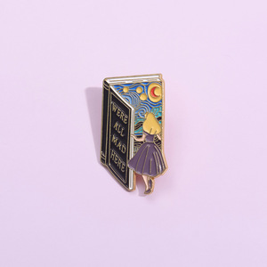 En gros, Broches en métal émaillées amusantes à motifs de dessins animés et de peintures à l'huile de ciel nocturne, avec la phrase 'WERE ALL MAD HERE', pour vêtements - Product Image 2