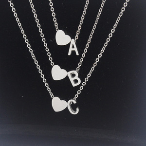 Collar Personalizado Cristiano de Acero Inoxidable Chapado en Oro con Colgante de Corazón, Letra Inglesa, Cuentas Pequeñas con Orificio, A-Z, para Parejas - Product Image 4