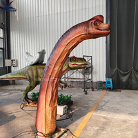 Partie de dinosaure animatronique de cou de brachiosaure mécanique simulé pour la décoration de parc à thème jurassique et l'exposition interactive