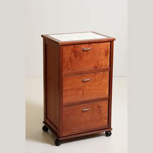 Armoire de rangement en bois massif de hêtre améliorée avec 3 portes - Design moderne pour une utilisation intérieure fonctionnelle - Product Image 1