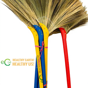 Balai à herbe de haute qualité avec manche en bois écologique et poils doux - Balai de nettoyage domestique durable par Eco2go Vietnam - Product Image 1