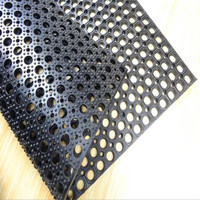 Tapis en caoutchouc antidérapants pour stations marines et de ski, tapis en caoutchouc perforés pour drainage, produits en caoutchouc durables