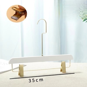 Offre Spéciale sur Cintres Classiques Modernes Personnalisables avec Logo, Crochets Dorés et Argentés, Pinces Métalliques, Cintres pour Pantalons et Jupes - Product Image 1