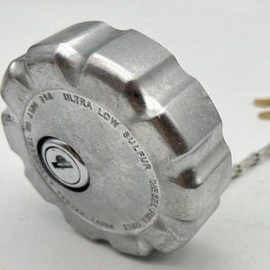 ฝาปิดถังน้ำมันอลูมิเนียม 13x13x7.5 สำหรับรถบรรทุก VN และ VNL พร้อมกุญแจ - Product Image 3