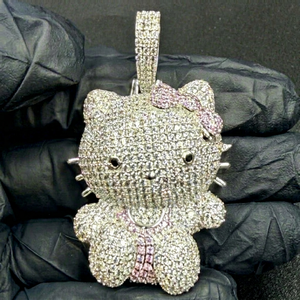 Pendentif de luxe en argent sterling 925 avec design de dessin animé glacé et moissanite VVS étincelante pour hommes et femmes - Product Image 1