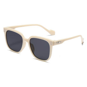 Gafas de sol unisex Gm con montura de PC, protección UV400, diseño cuadrado de color blanco para hombres y mujeres - Product Image 1