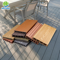 Carreaux de terrasse en composite WPC pour l'extérieur Planche de revêtement de sol ignifuge imperméable Terrasse de piscine Aménagement paysager de jardin et terrasse en WPC