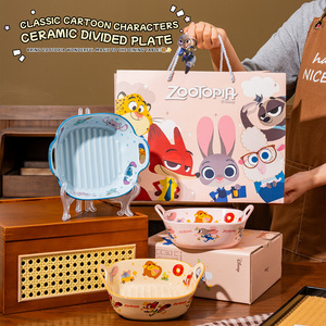 Plat à pâtisserie en céramique <span class=keywords><strong>de</strong></span> dessin animé Disney pour un usage domestique, des fêtes et un cadeau <span class=keywords><strong>de</strong></span> Noël au <span class=keywords><strong>bureau</strong></span> - Product Image 1