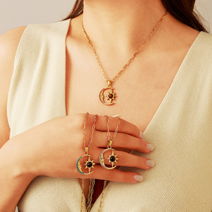 Collar de acero inoxidable con colgante de estrella y luna, chapado en oro de 18 quilates, circonita, diamante rojo, joyería de moda para el tiempo libre. - Product Image 1