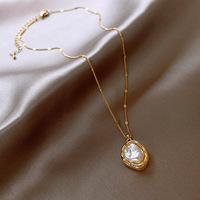 Collier pendentif vintage en forme de cœur en bambou avec perle baroque irrégulière, nouvelle collection d'accessoires de luxe légers pour femmes