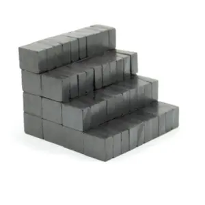 Vendita calda di varie dimensioni 40x25x10mm 50x18x10 forte barra magnete in ceramica blocco rettangolare in Ferrite