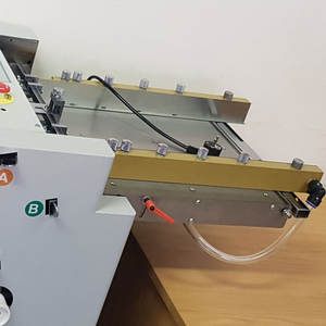 Machine à plier le papier à aspiration entièrement automatique et économique, format A3/A4, 4 peignes, moteur haute précision, 130 m/min - Product Image 4