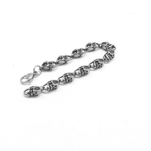 yunnique Pulsera con forma de calavera de acero de titanio, diseño geométrico unisex, joyería de moda - Product Image 2