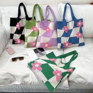 Florale Karo-Stricktasche Grün-Weiß Schachbrettmuster Handtasche Rosa Blumen Gänseblümchen Schultertasche Individuelles Logo Geringe Mindestbestellmenge Großhandel - Product Image 2