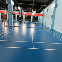Revêtement de sol synthétique imperméable Runsure pour intérieur, garantie 10 ans, idéal pour gymnases scolaires, pose directe sur béton, vente chaude au Vietnam
