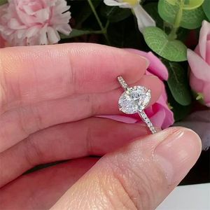 Elegante Anello Aperto a Forma di Uovo 6x8 in Rame Elettroplaccato con Diamante ad Alto Tenore di Carbonio, Unico e Versatile per Donne - Product Image 1