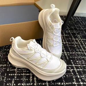 Chaussures décontractées blanches à semelle épaisse de créateur - Chaussures de sport respirantes à lacets avec protection des orteils et semelle épaisse - Product Image 4