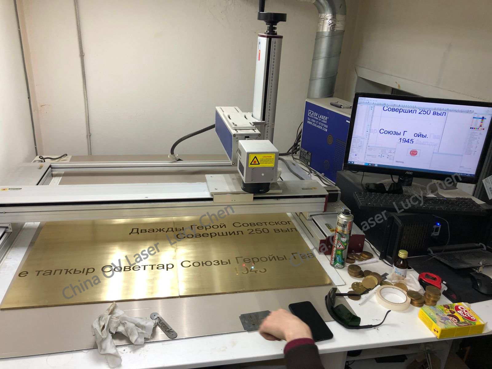 Best larger marking area laser engraving machine for Aluminum stainless steel me<i></i>tal items marking with moving XY table