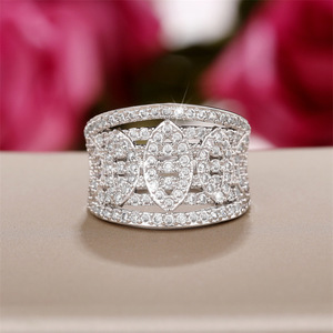 Anello da Donna con Micro Incastonatura di Zirconi, Elegante Gioiello per Feste, Banchetti e Fidanzamenti - Product Image 4