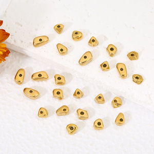 Cuentas espaciadoras de acero inoxidable con forma de guijarro de 7 mm, chapadas en oro, de forma irregular, para pulseras y collares - Product Image 1