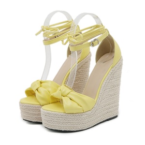 Sandales sexy tissées à bout ouvert pour femmes, sandales compensées à plateforme avec boucle pour l'été, chaussures d'extérieur à talons en daim - Product Image 2