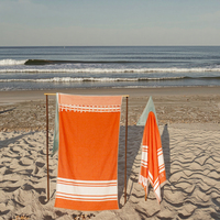 Absorbant pliable compressé antimicrobien sans sable coton turc rayé personnalisé couleur et taille serviette de plage avec glands