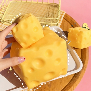 Ensemble anti-stress en forme de fromage |   Jouet à presser multi-formes à récupération lente |   Décoration de bureau sur le thème alimentaire pour la relaxation, vente en gros - Product Image 5