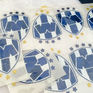 Etiquetas de TPU con Logotipo de Club Deportivo en 3D, Diseño Personalizado al por Mayor, Impresas con Material de Silicona PVC para Ropa - Product Image 4