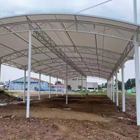 Structure de toit en membrane PVDF haute résistance pour terrains de sport, auvent anti-rouille et imperméable pour aires de jeux extérieures et stades